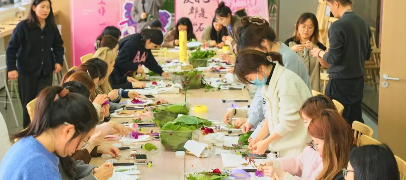 Huasen Microwave Goddess Day Freezes Beautiful Spring Moments-3