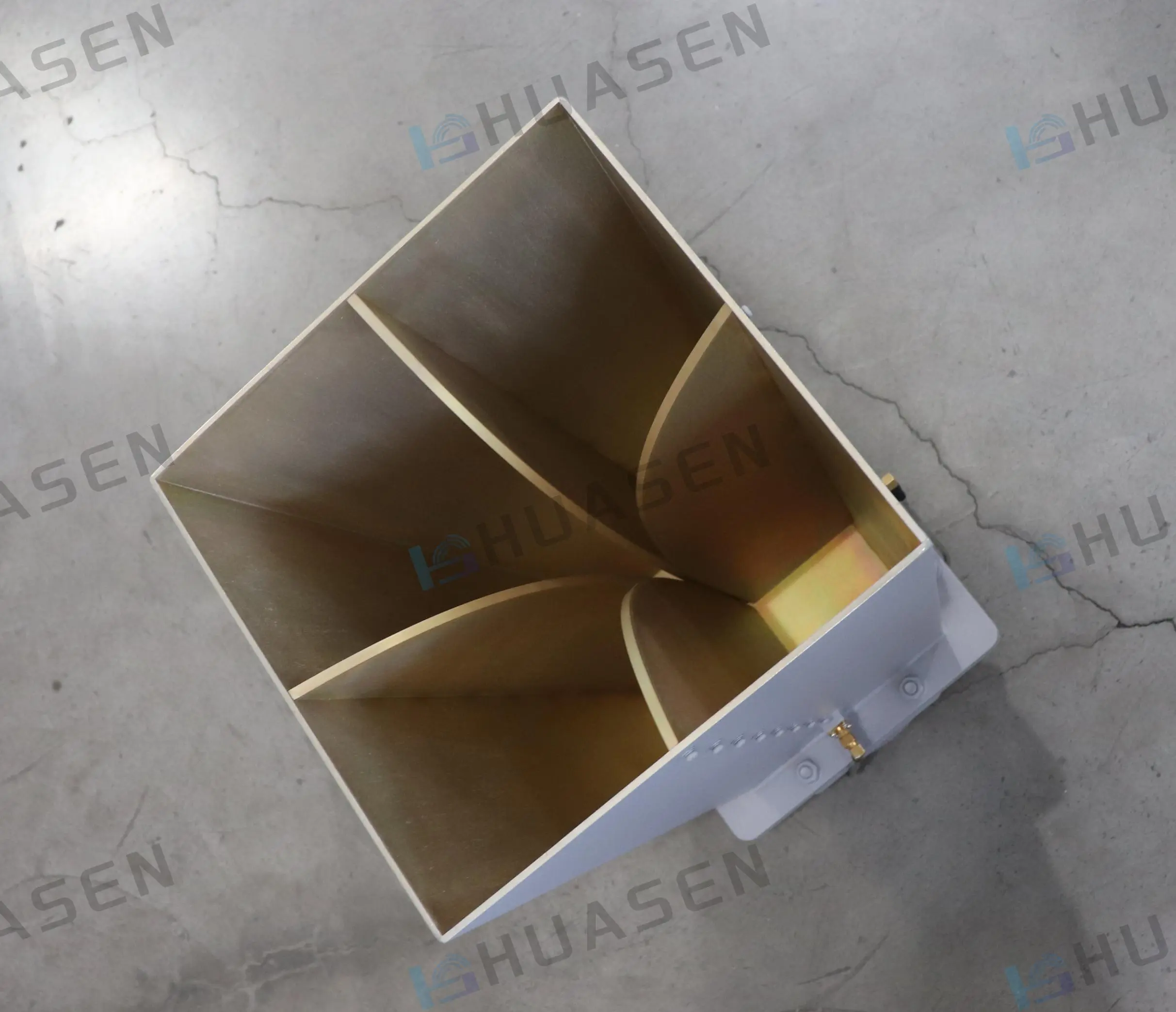 Circularly Polarized Horn Antenna -2 Circularly Polarized Horn Antenna -2