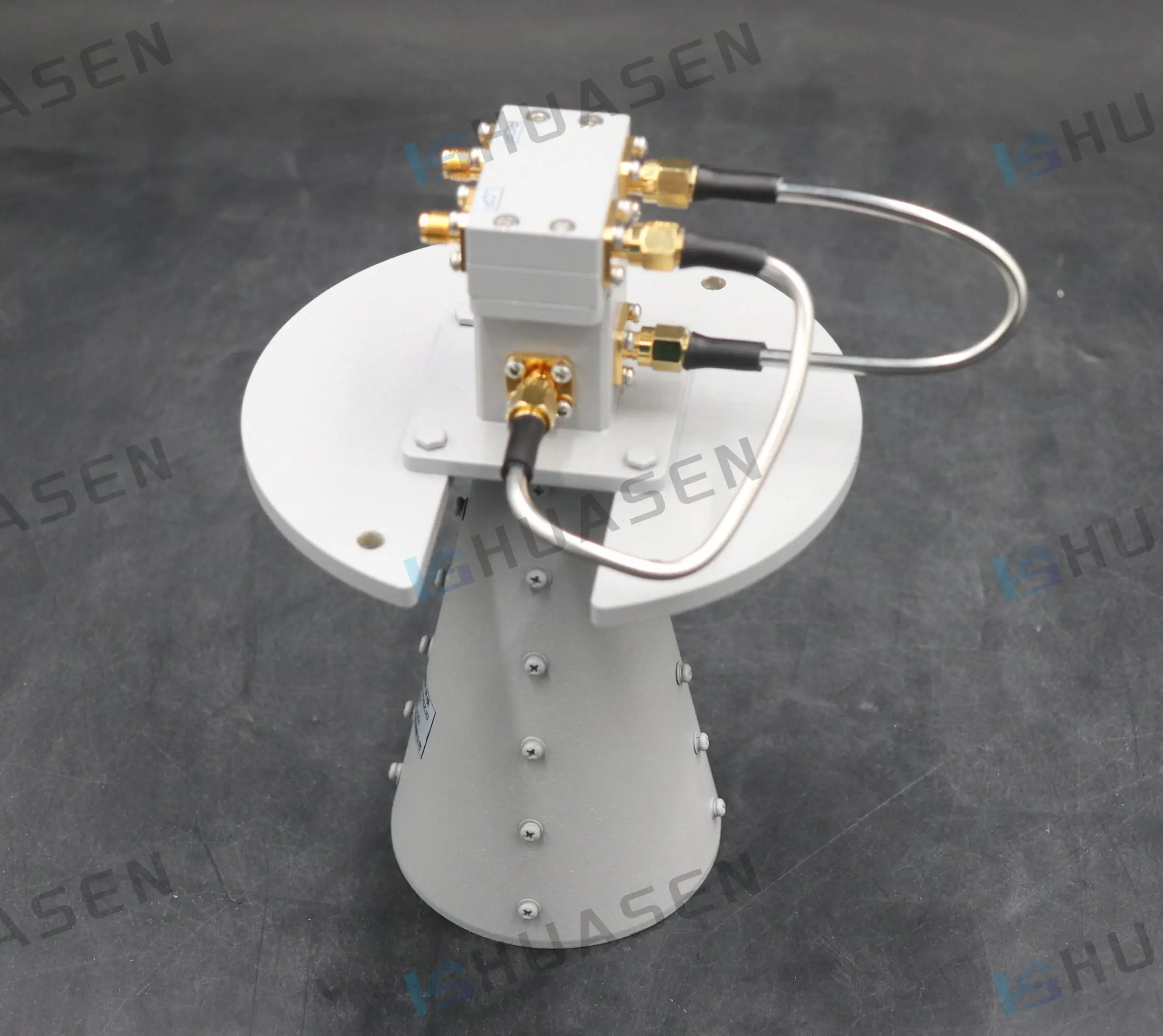  Circularly Polarized Horn Antenna-1