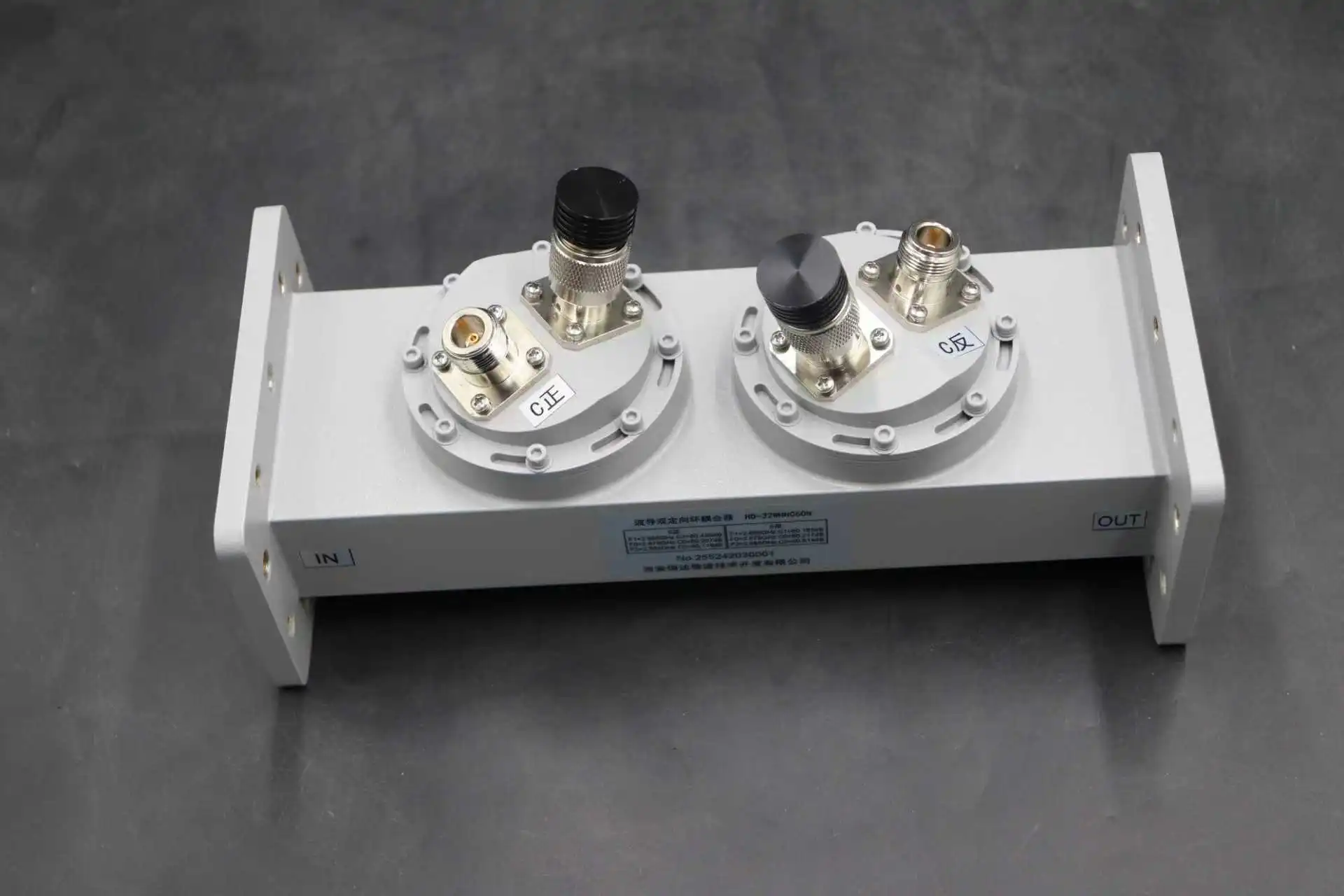 Waveguide Loop Coupler-a Waveguide Loop Coupler-a