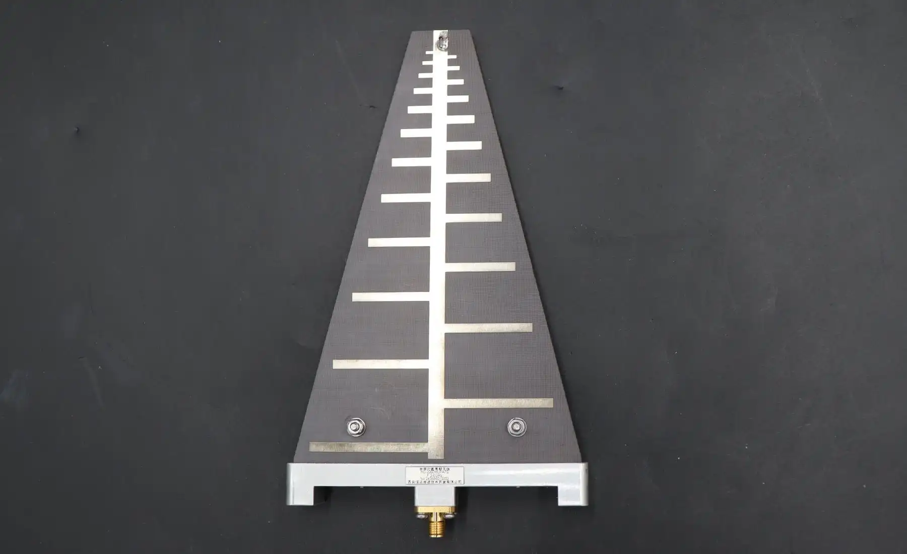Log Periodic Microstrip Antenna-6 Log Periodic Microstrip Antenna-6