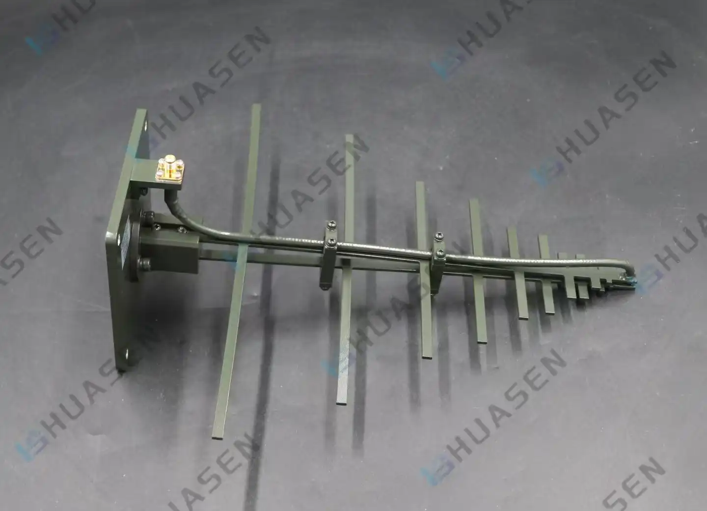 Log Periodic Microstrip Antenna-p Log Periodic Microstrip Antenna-p